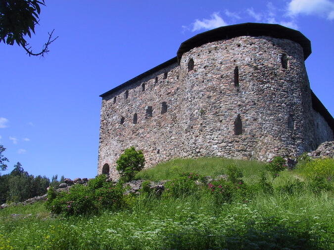 Raseborgs medeltida slottsruin nära Ekenäs i Snappertuna 