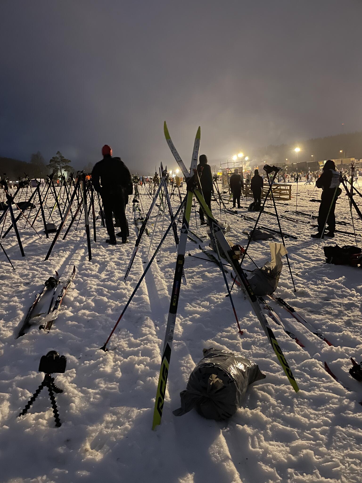 Skidor på plats i led 10