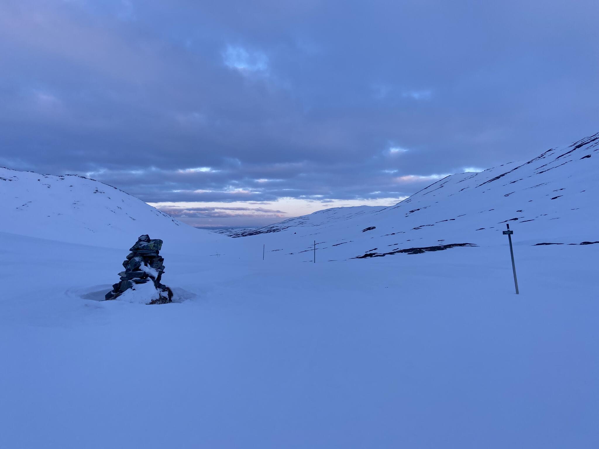 Morgontur till passet norr om fjället Fongen. Vy västerut.
