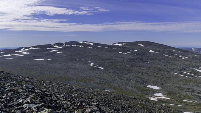 Fjället mitt i bild är Rådnik, 1555 m ö.h.