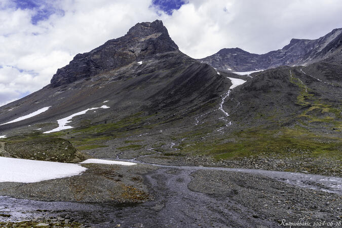 Ruopsokbákte och jokken som kommer från Ruopsokbáktejiegŋa.
