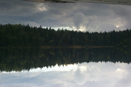 Spegelblank sjö Spegelblank sjö