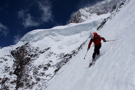 Fredrik på en trevlig skidtur på K2