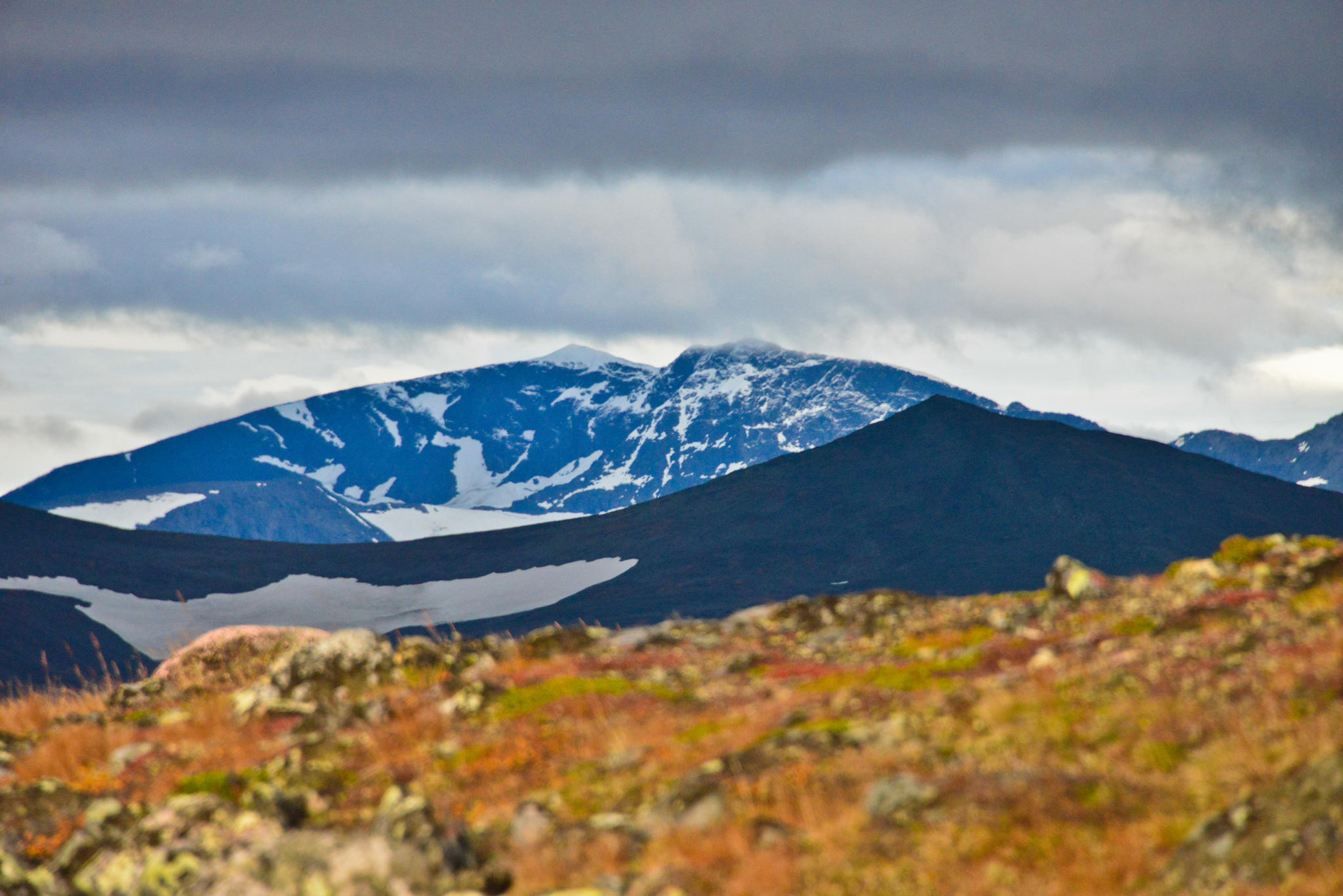 Kebnekaise glimtar till bland molnen