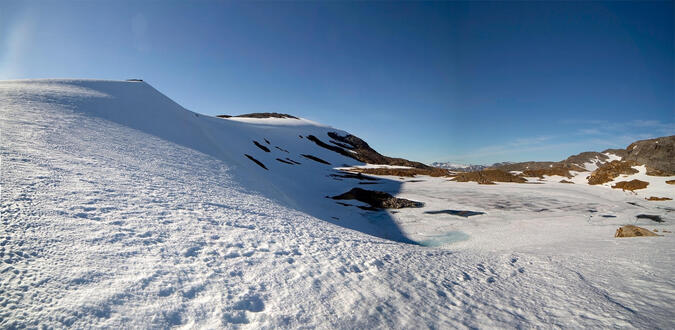 Östra sidan av Litlrago med en isbelagd sjö på 1050 meters höjd - 15:e augusti 2015.
