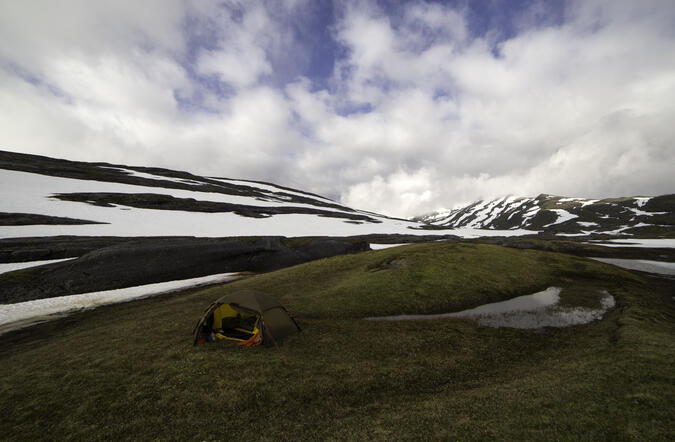 Tältplats vid sydöstra sidan av Rástesjávrásj. 2015-08-13.