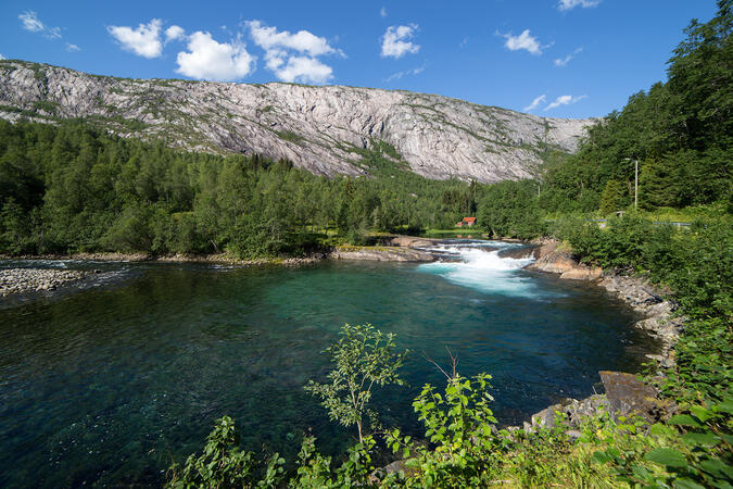 Nordfjordelva strax innan vägens slut vid Lakshola - 2015-08-18 kl. 14:06.