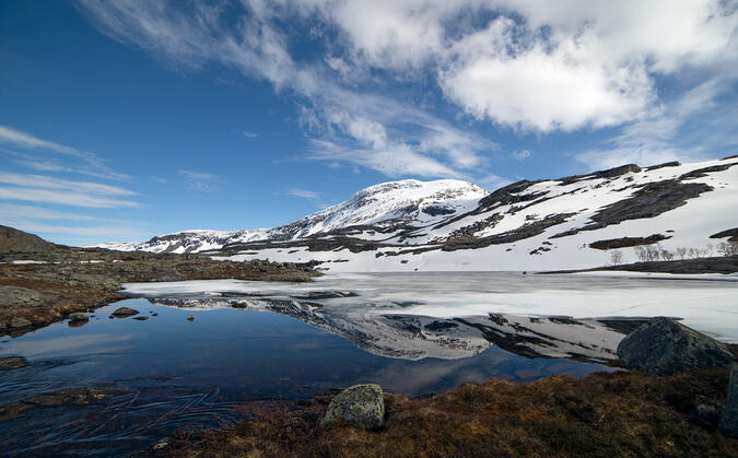 Sjö 1½ km innan Ragohytta - vy mot öster. 2015-06-18.