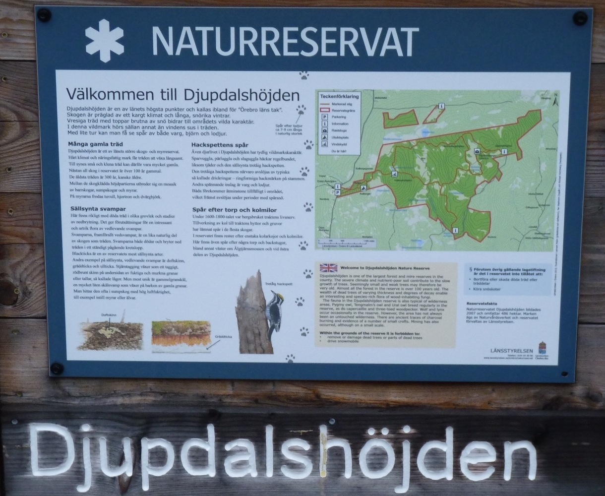 Informationsskylt vid Djupdalshöjdens naturreservat.