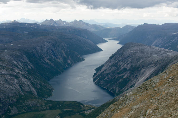 Den del av Hellmofjorden man ser är 17 km lång.