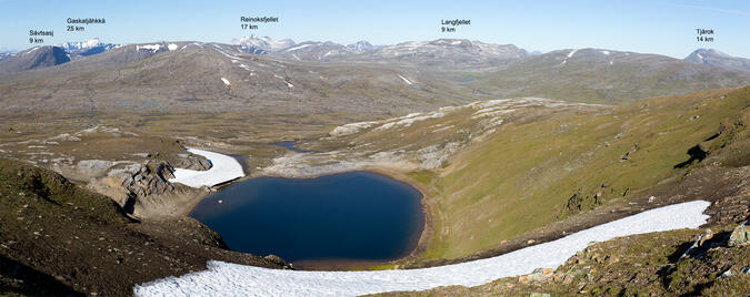 En 200 meter lång sjö ligger på 1050 meters höjd.