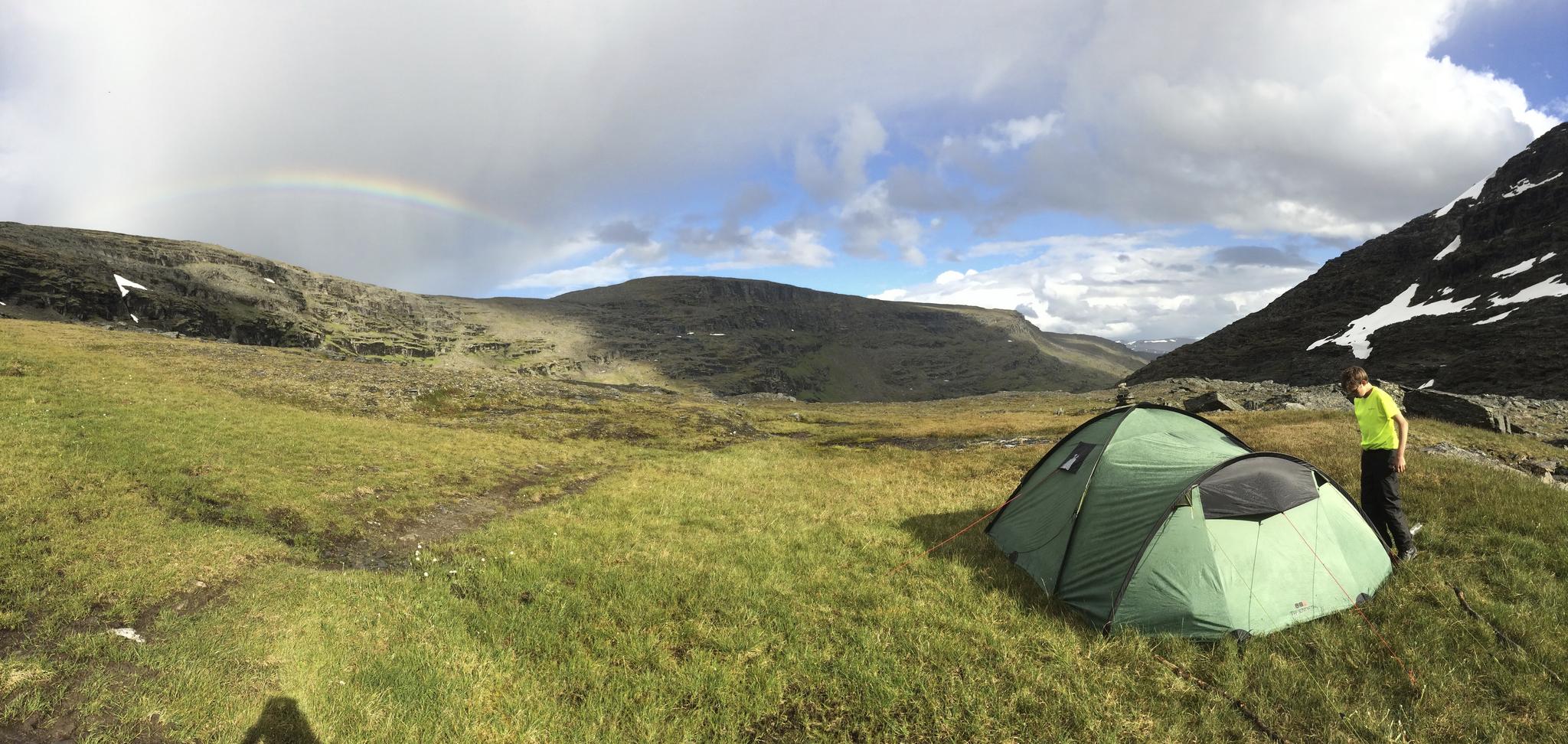 Efter regn kommer solsken. Och regnbåge!