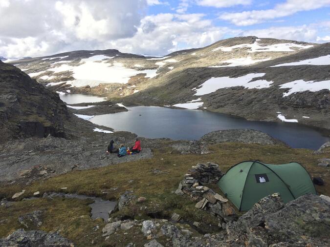 Strålande tältplats vid Harpasset.