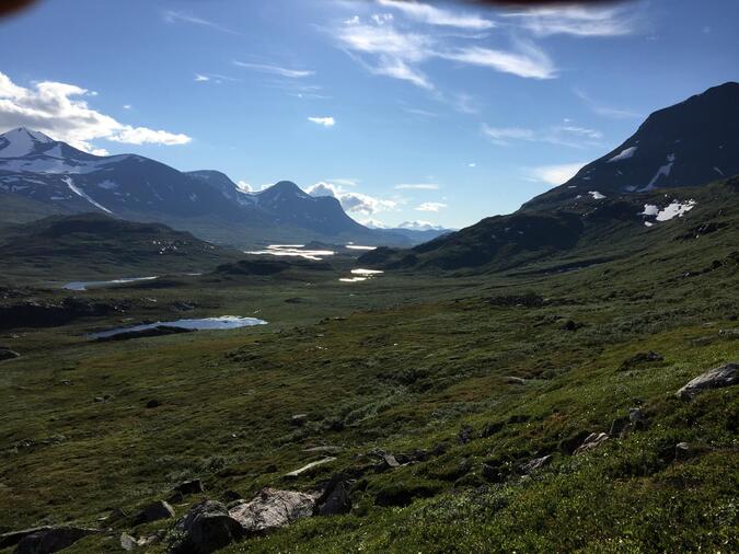 Alisätnudalen, åt väst