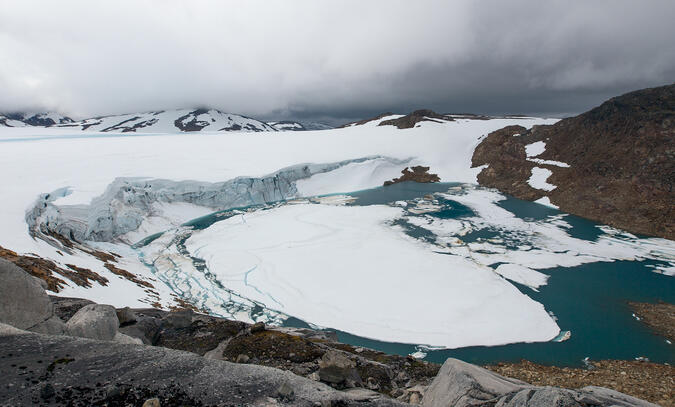 Isväggen vid västra Messingmalmvatnan är nog 40 meter hög.
