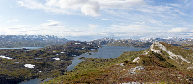 Utsikt mot väster från toppen av Unna Oarjep Slahpetjåhkkå.