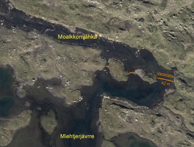 Vadstället vid Moalkkomjåhkås inlopp till Miehtjerjávrre.