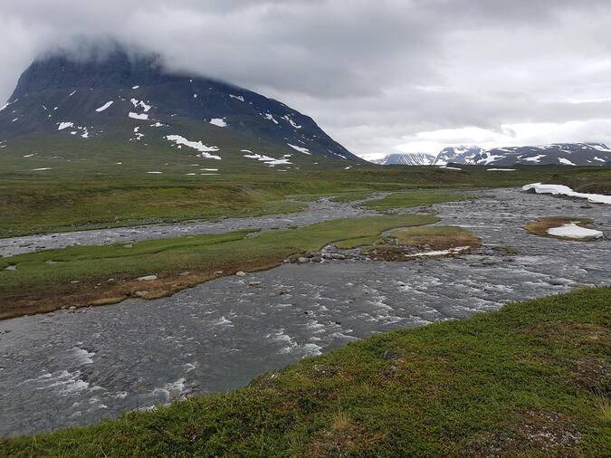 In genom Ruohtesvagge.