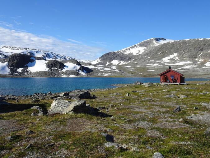 Caihnavaggehytta vid sjön 1004.