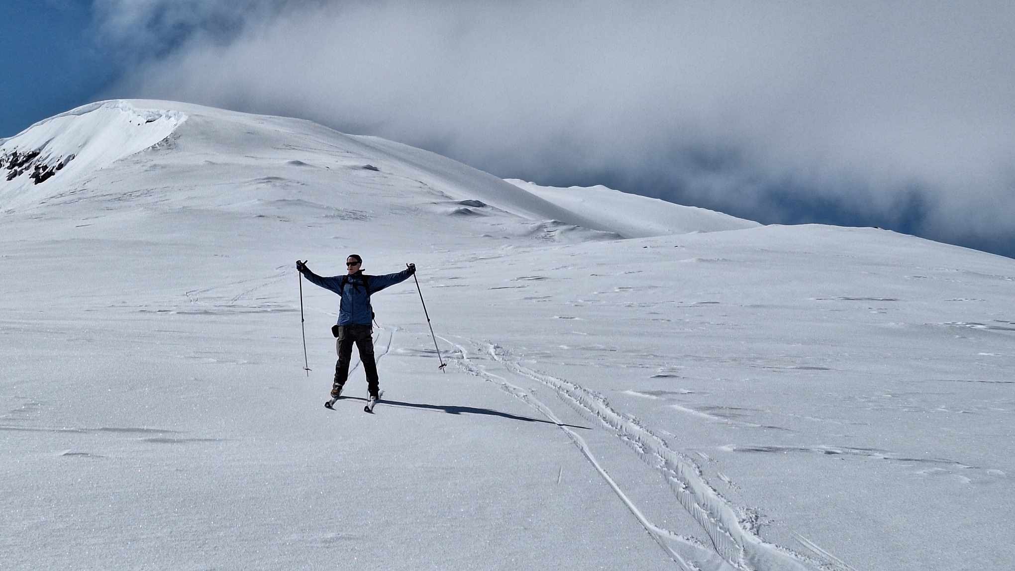 Härligt! Jag tog mig nerför Mehkentjahke med tejp-lagad pjäxa! Och fantastiskt skidföre!