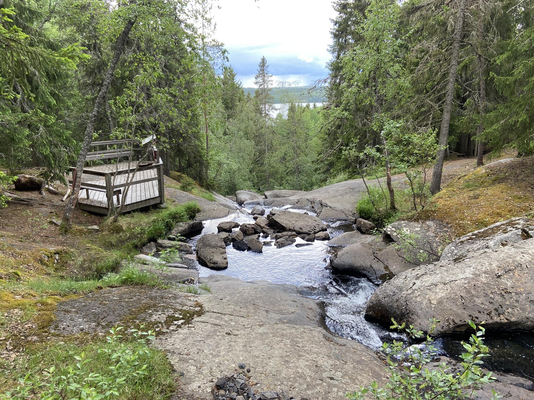 Vid Glösa kom jag till denna fina plats med hällristningar.
