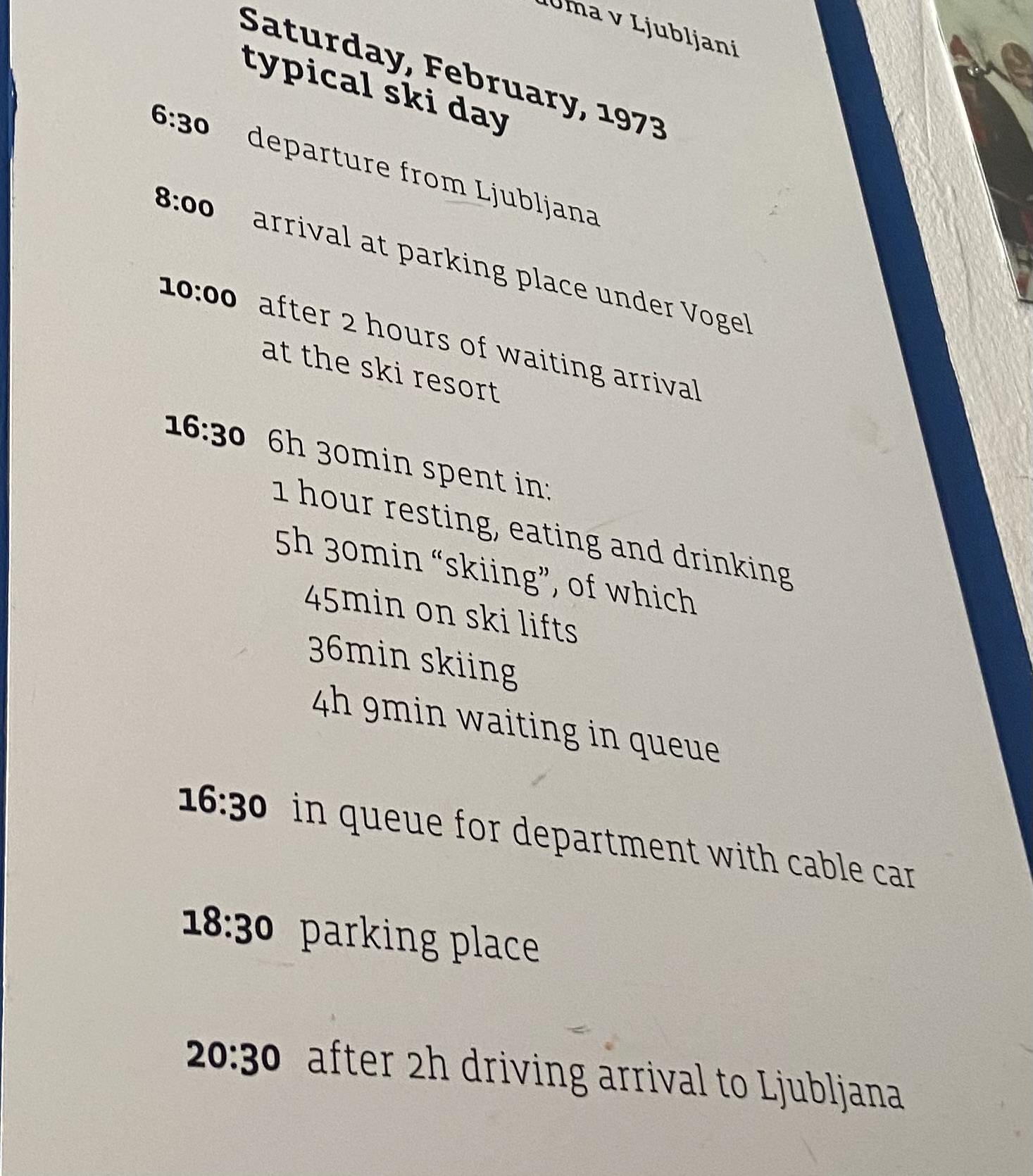 Den här skyltar visar hur lite skidåkning man brukade få en skiddag innan kabinbanan byggdes.