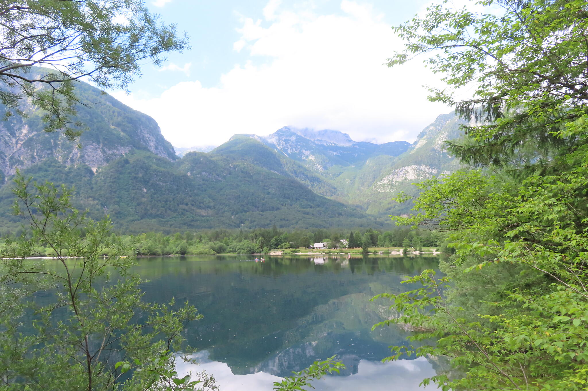 Härifrån såg jag upp till bergen jag vandrade på dagen innan.