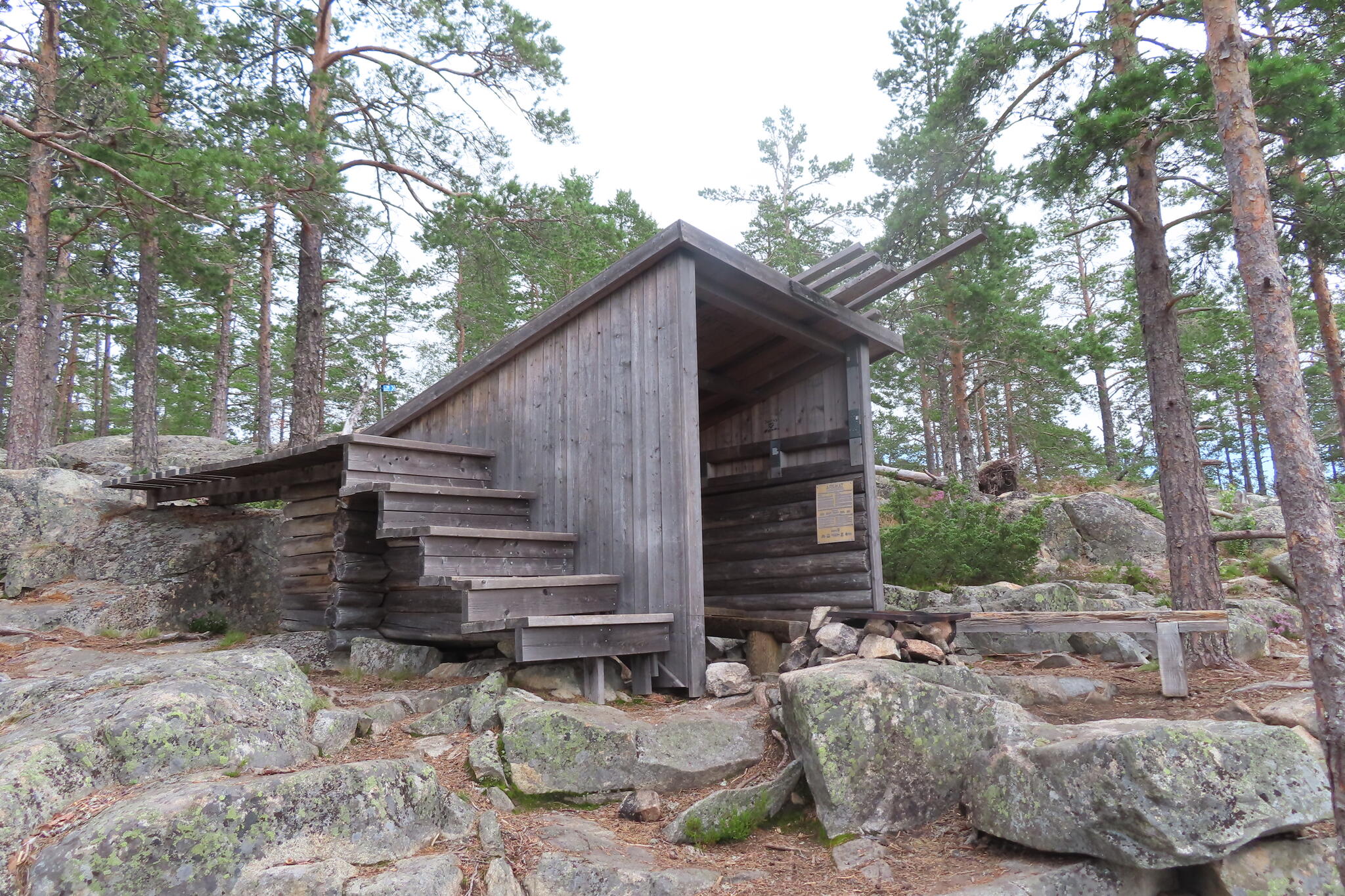Ett fint vindskydd på Kulberget. Såg funktionellt ut.