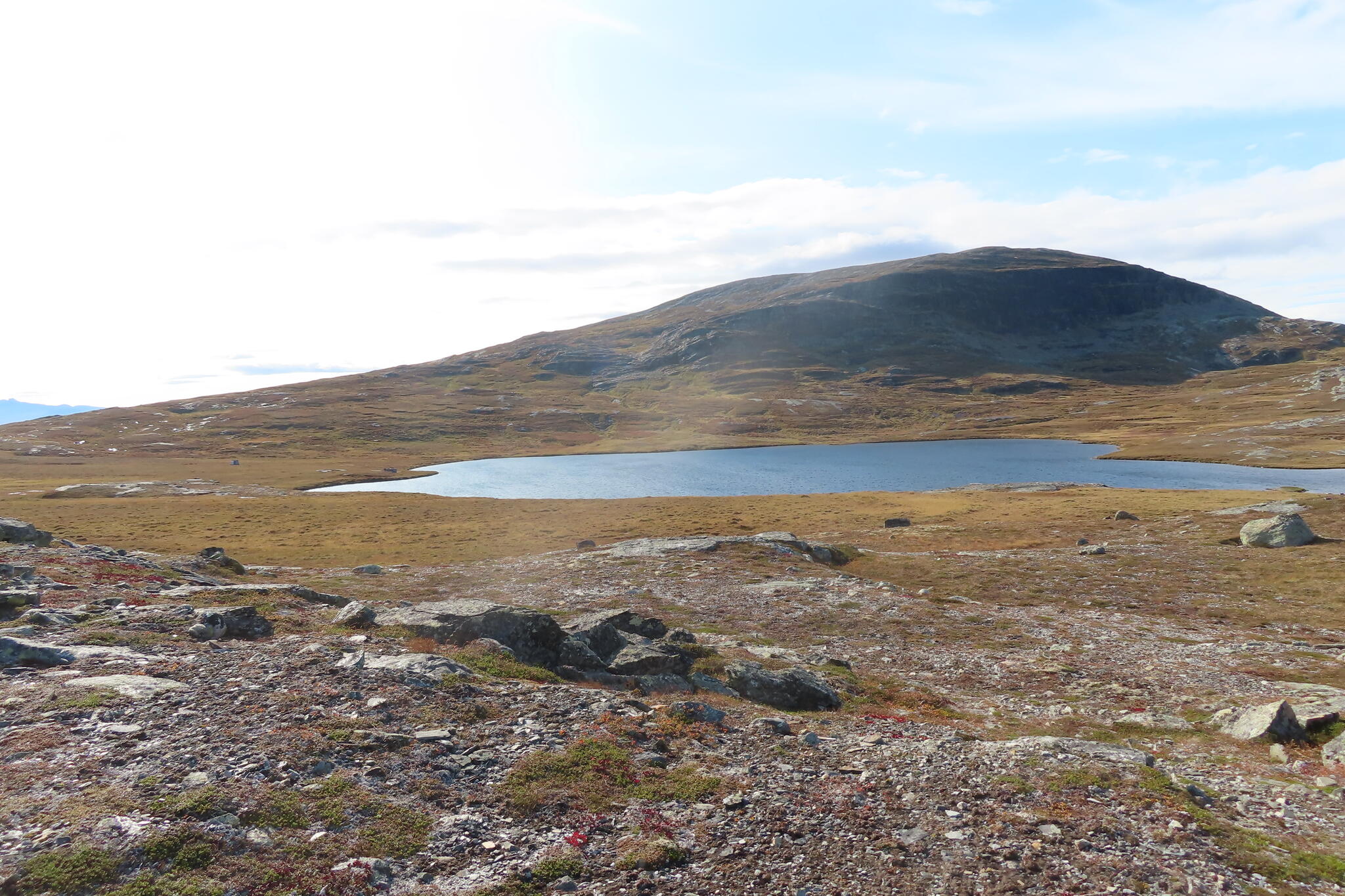 Kluktjärn med Storkluken bakom.