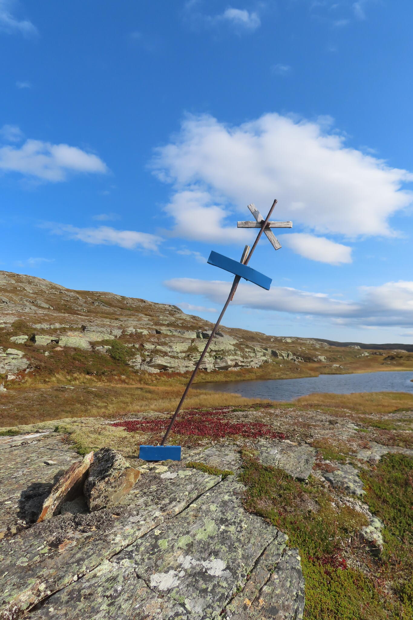 De enda skyltar/vägvisare jag såg längs leden och de skulle behöva bytas ut.