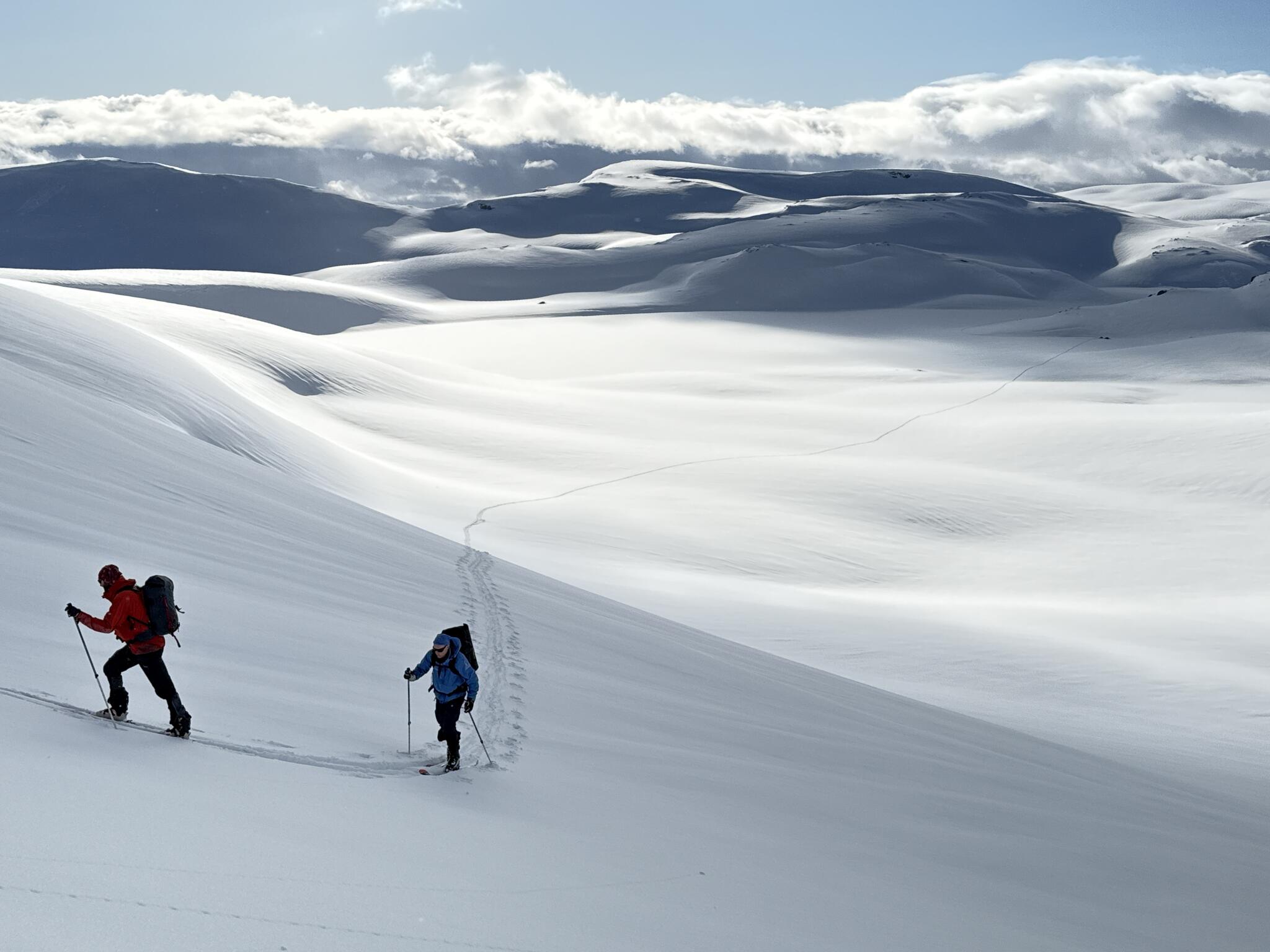 På väg upp på en topptur på eftermiddagen. Foto: Kristofer Björkman