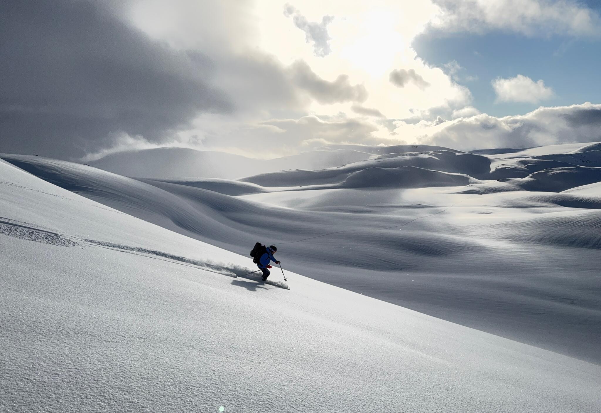 På väg ner för Sårjåstjåhkkå. Foto: Kristofer Björkman