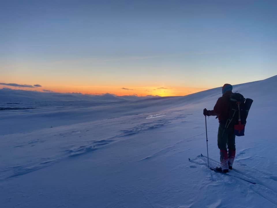 Topptur med Björn i skymningsljus.