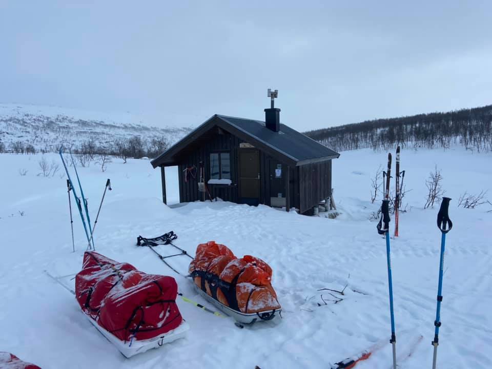 Raststugan Jurun, som ligger strax norr om fjället Bäno. Vi lunchade i stugan efter att ha kommit ner från fjället.