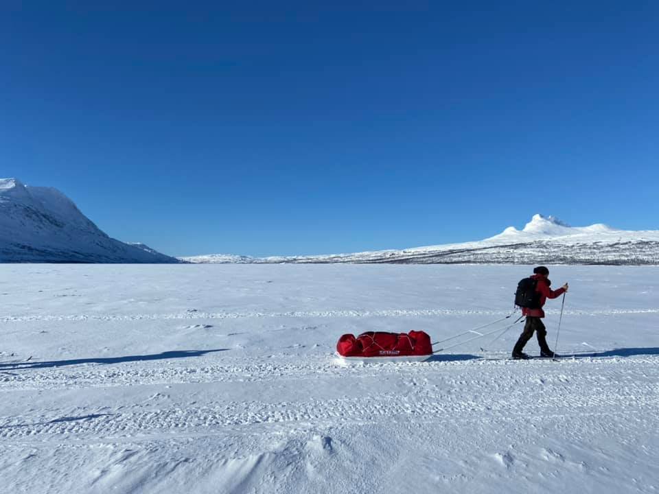En av sjööverfarterna. Denna gång på sjön Mavas. På långa sjööverfarter brukade jag lyssna på podd.