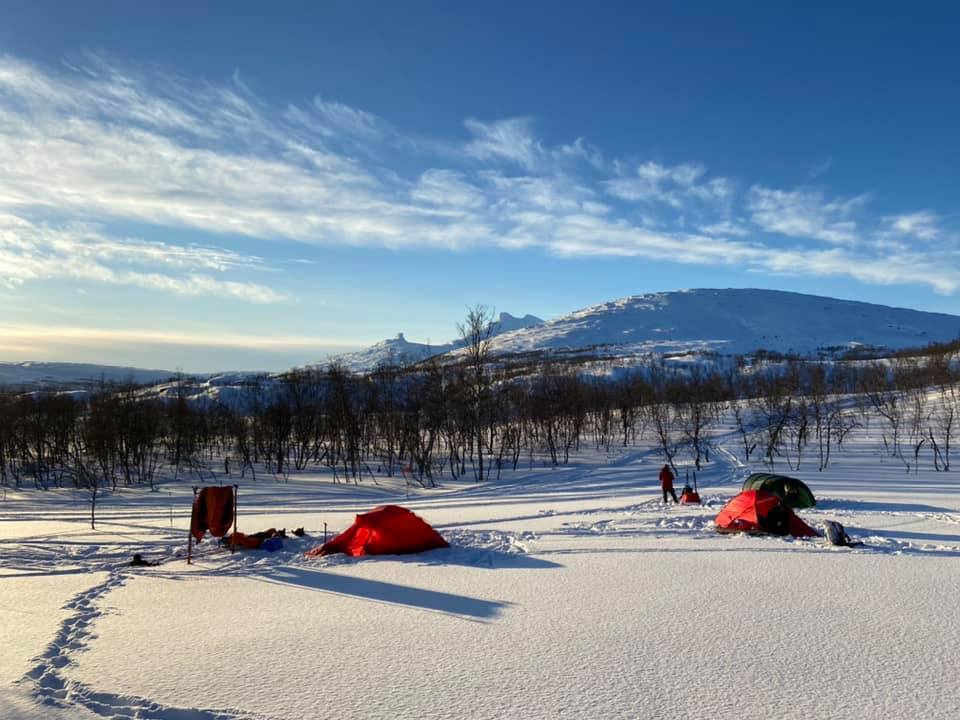Fin tältplats norr om sjön Mavas.