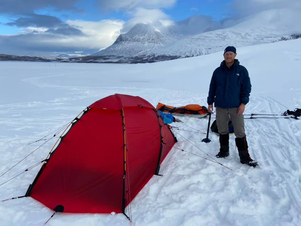 Tältplats på Ahkkajaures södra strand