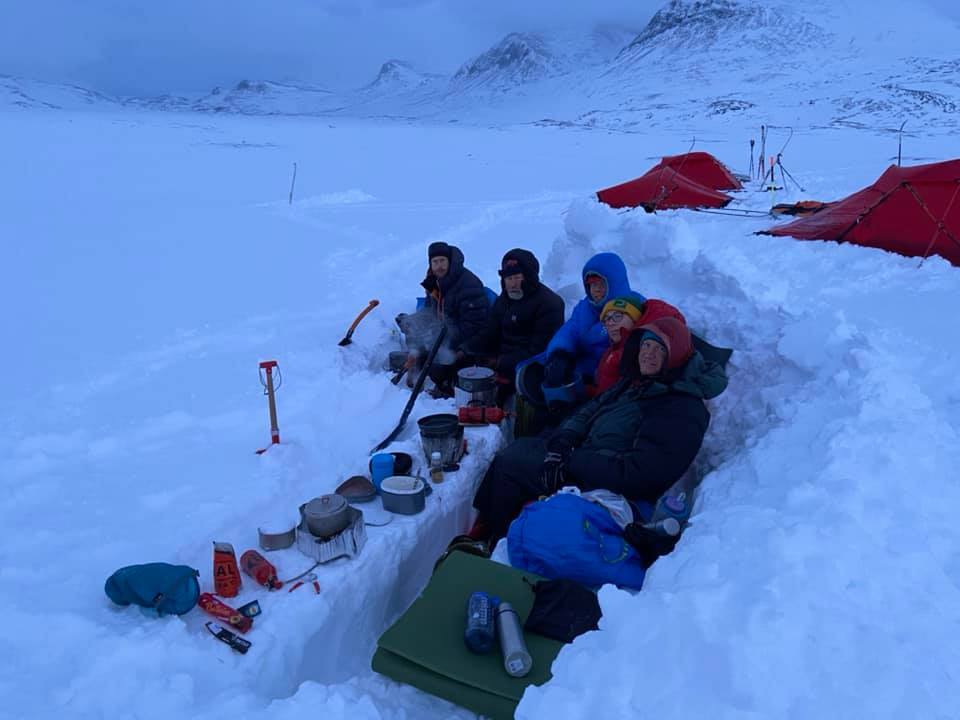 Sista kvällen de flesta var kvar i turgänget. Läger nära viken Ribakluokta. Dagen efter delade vi upp oss och några skidade mot Abisko medan vi var fyra som gjorde dagstur.
