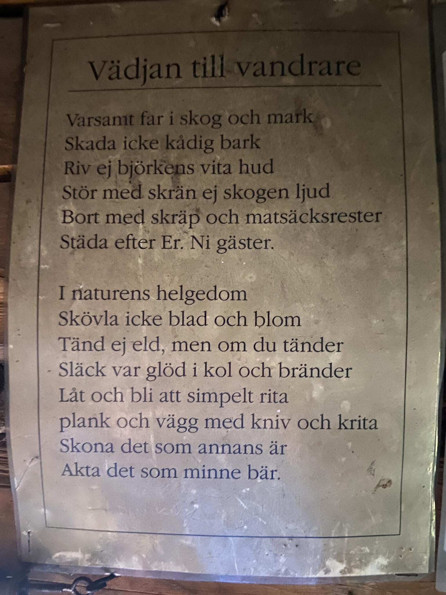 En fin text i stugan. Skriven av Karl-Erik Forsslund. Vackert skrivet och bra innehåll.