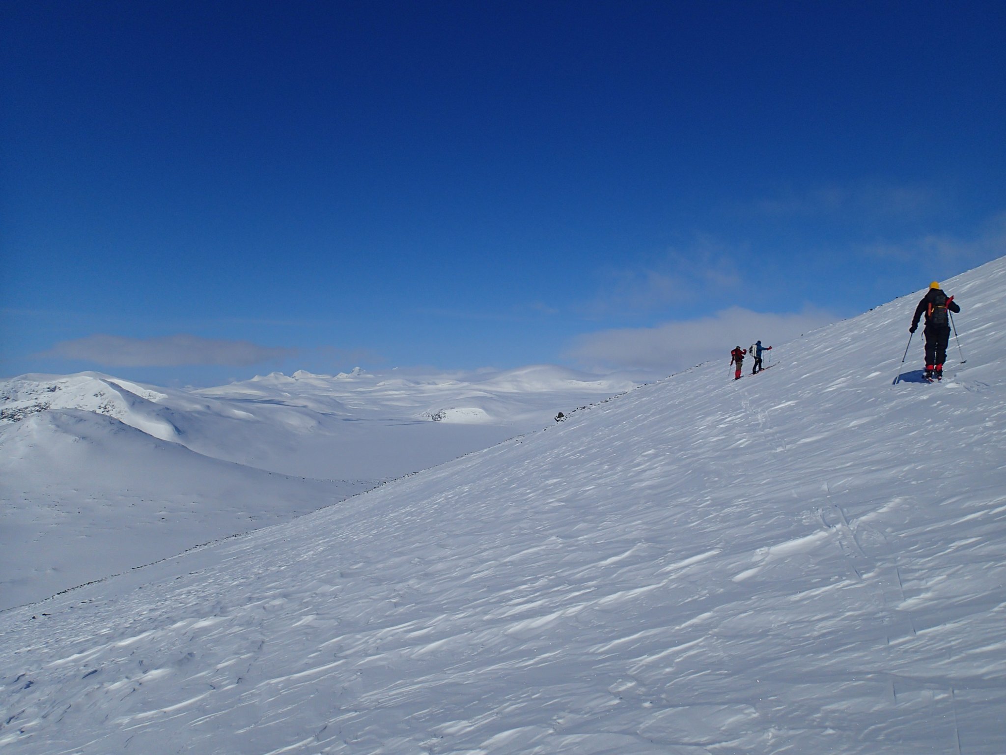 Sol och vindstilla på dagen vi skidade upp på Staika.