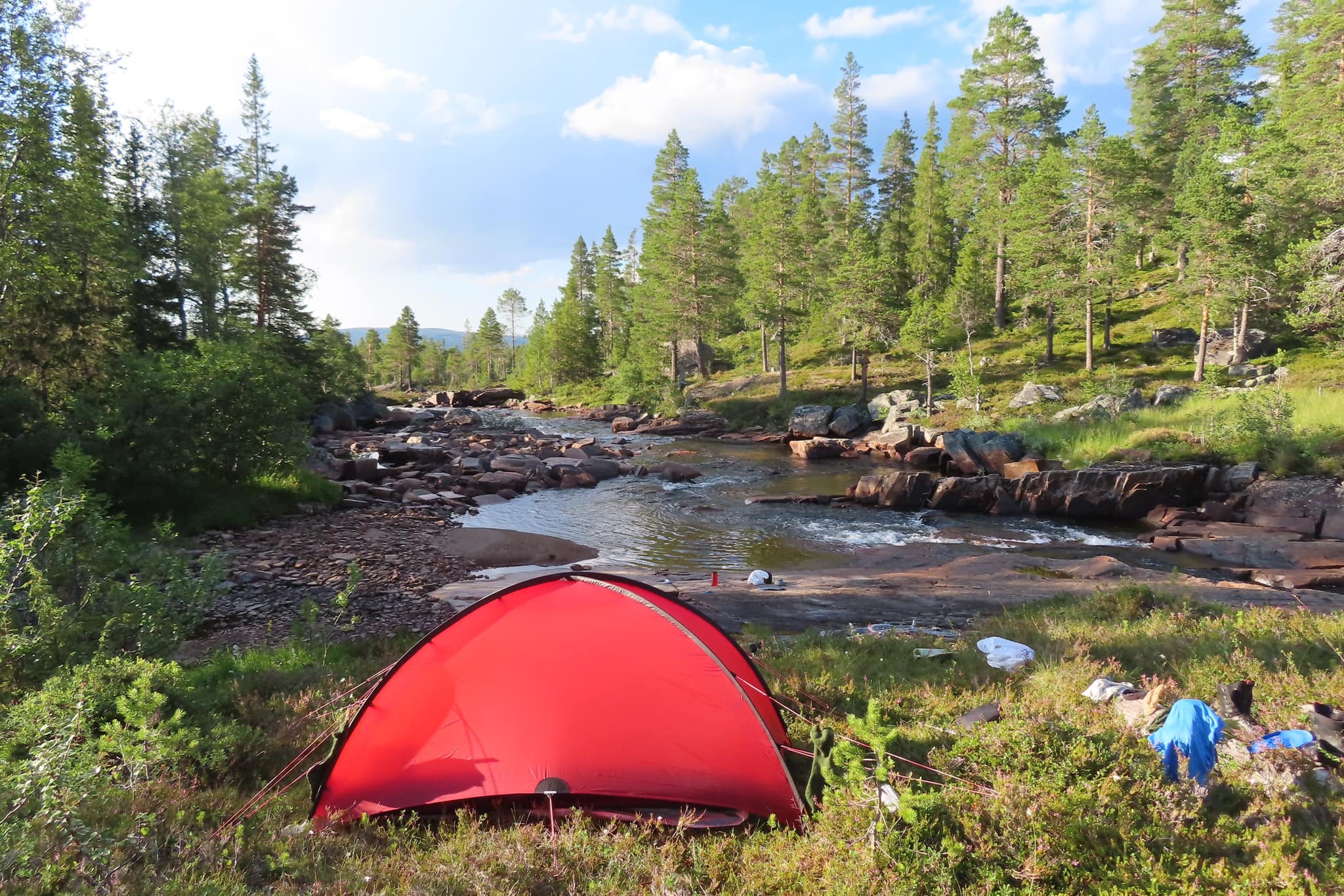 Tälta mitt inne i urskogen i Svenskådalen.