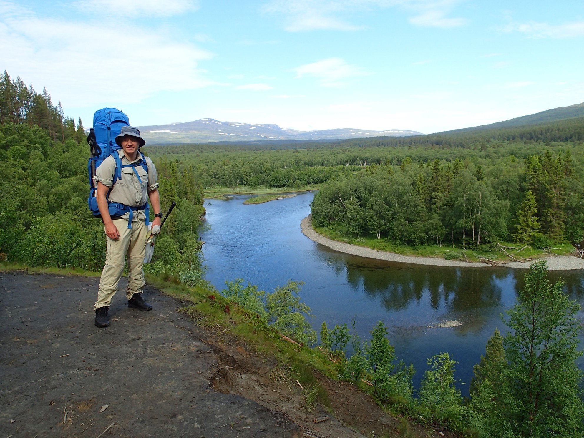 Vålån. På väg att leta efter fjällvickerblåvinge, vilken jag hittade. En väldigt vacker liten fjäril.