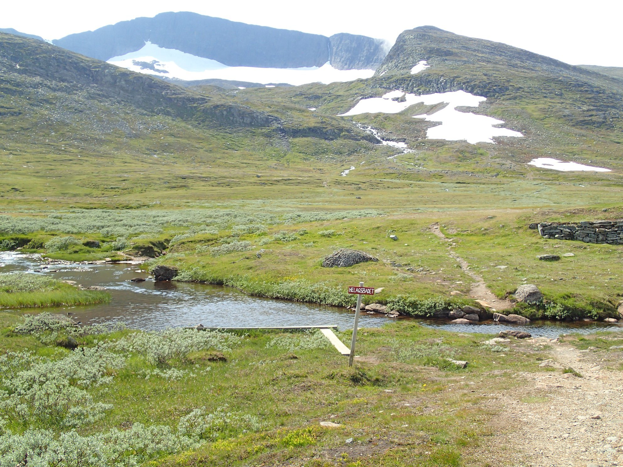 Helagsbadet. Jag testade det inte. Det blåste ganska kallt här nere.