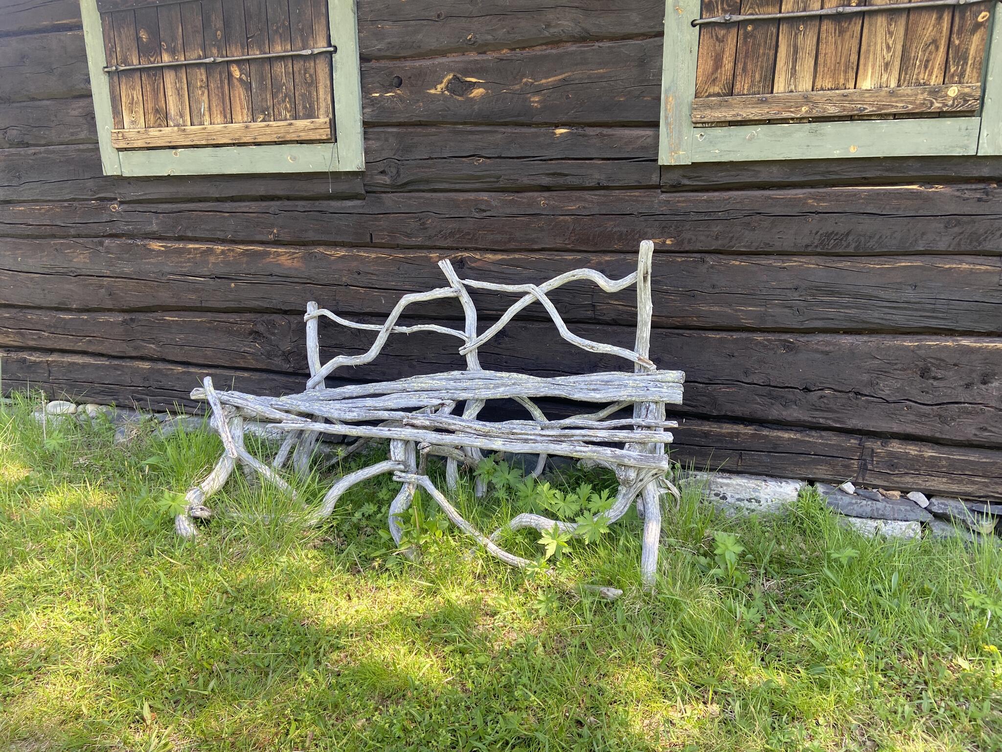 Snygg bänk på Koltjärnsvallen
