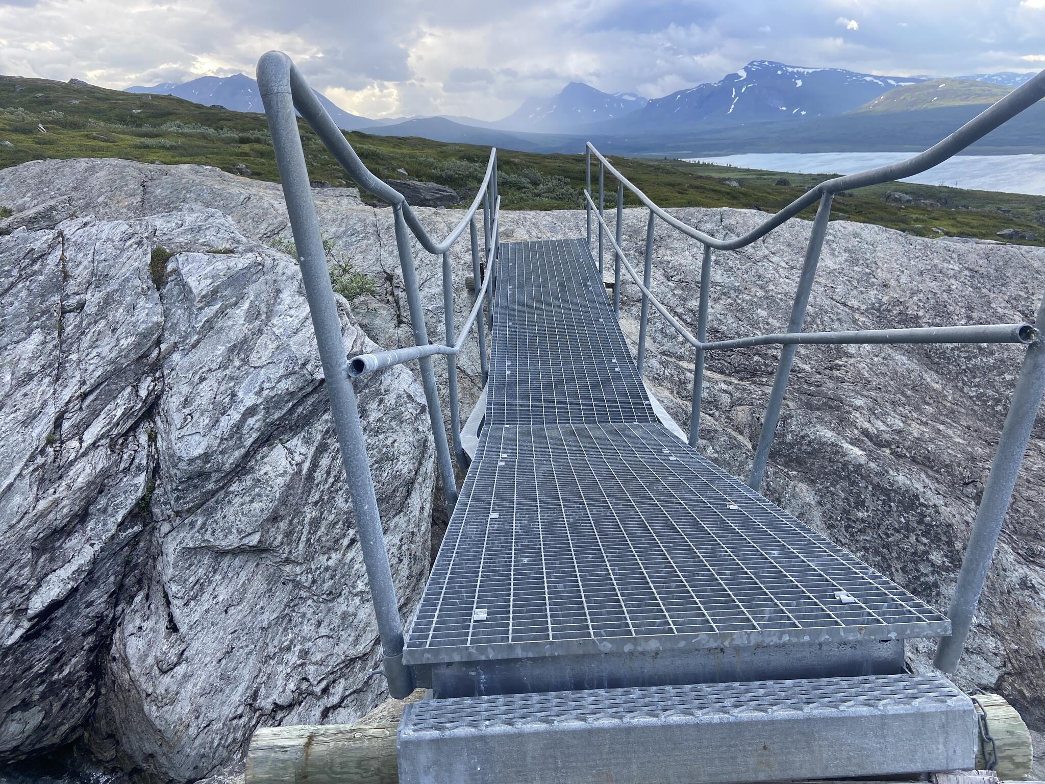 Den här bron var lite böjd, förmodligen pga mycket snö som tryckt på den.