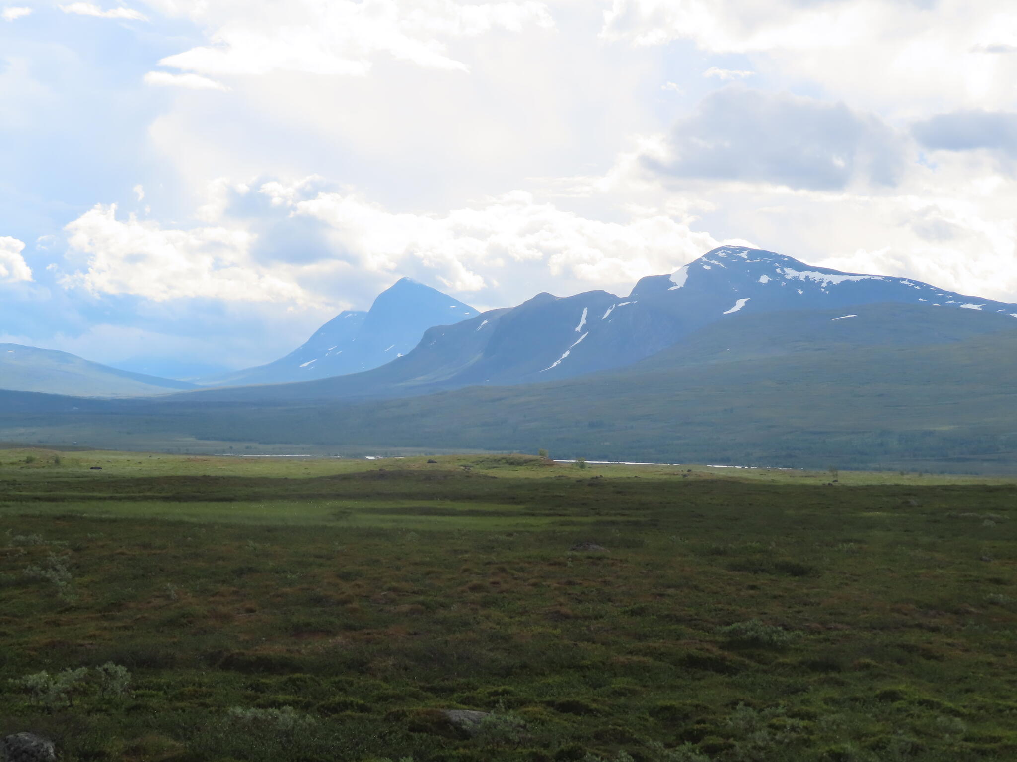 Vy bort mot Sarek.