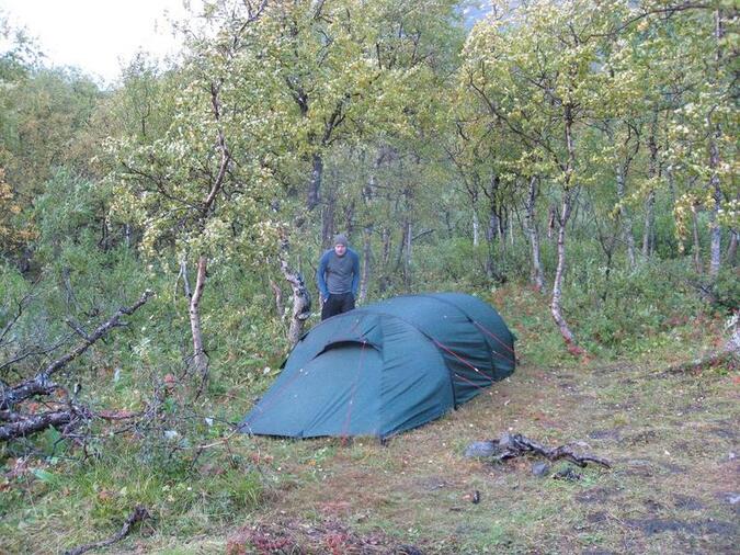 Fy vad trist väder. Vi kryper in här istället!