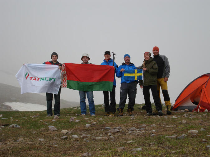 Våra nyfunna ryska vänner som tyckte vi hade en liten flagga?