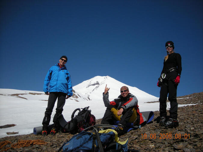 Lunchpaus vid bivackerna på 3500 m.