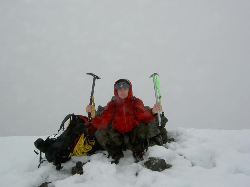 Daniel på toppen av Kasksatjåkka, 2 076 m.ö h